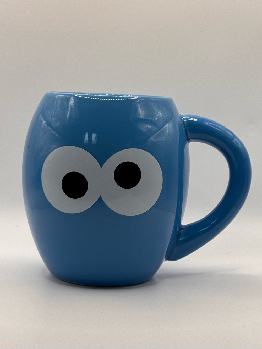 Sesame Street 2010 Cookie Monster “Got Cookie? Om nom nom nom” Blue Ceramic Mug.